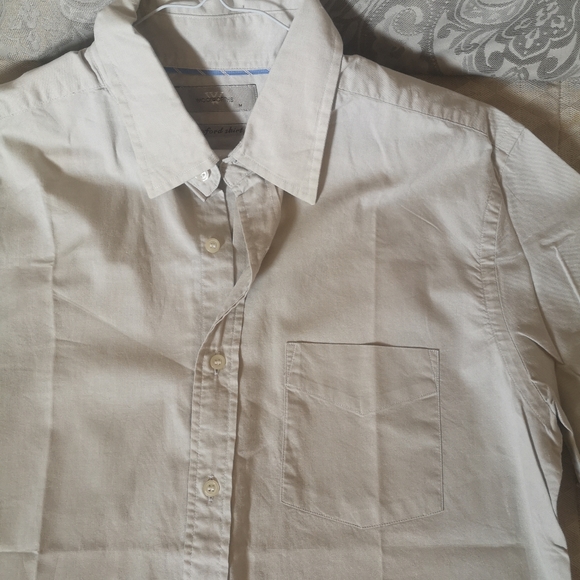 3/$20 Woolworths short sleeve light khaki shirt - Picture 5 of 11
